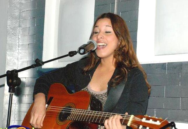 Merlis Camilo, joven vocalista mocana es dueña de una prodigiosa voz y espíritu inmenso de superación